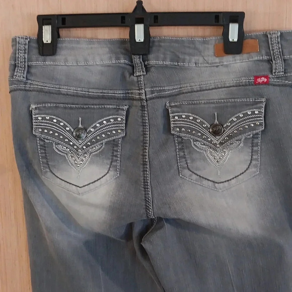 "ROYALTY" Ladies Gray SZ 12 Stud Adorned Jeans Straight Leg Mid Rise - Picture 11 of 11